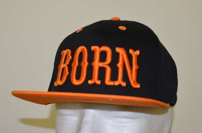 Cappello personalizzato con ricamo BORN in 3D